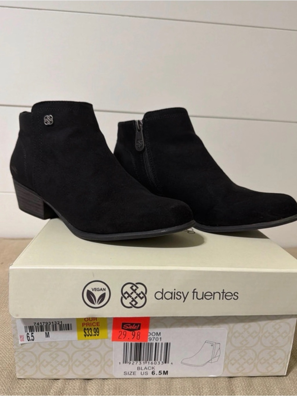 Daisy Fuentes Women's Black Ankle Booties. Women’s size 6.5